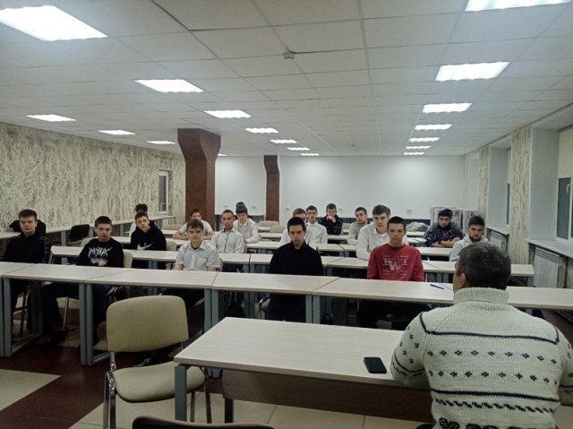 Студенты профессии "Сварщик" встретились с представителем работодателя 