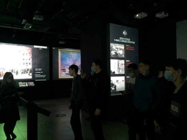  Экскурсия «Память поколений: Великая Отечественная война в изобразительном искусстве"