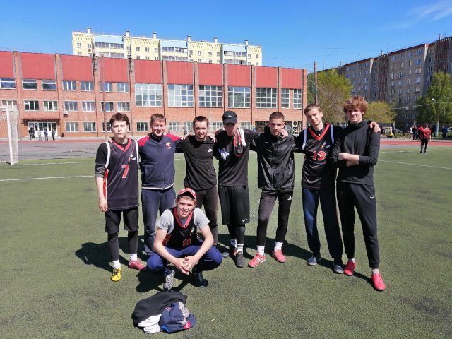 Эстафетную палочку принимает преподаватель физической культуры