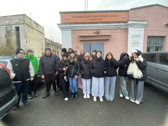 Студенты группы 103,107 и 104 посетили легендарный завод ЧТЗ-Уралтрак